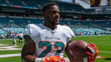 El running back de Miami agredi&oacute; f&iacute;sicamente a su pareja y la organizaci&oacute;n del sur de Florida r&aacute;pidamente tom&oacute; cartas en el asunto, liberando al jugador.