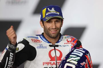 Johann Zarco celebra el segundo puesto. 