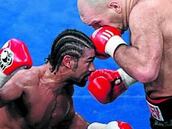 Haye sí pudo escalar al hombre-montaña Valuev