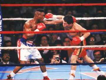 Una de las peleas más recordadas de Chávez es ante el estadounidense Meldrick Taylor el 17 de septiembre de 1994. El mexicano ganó en el octavo round.