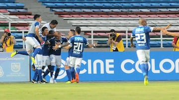 Jugadores de Millonarios celebrando el gol de Ayron del Valle ante América de Cali por Liga Águila II-2018