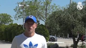 La camiseta de Kroos al llegar a Valdebebas que tiene enamorado al madridismo