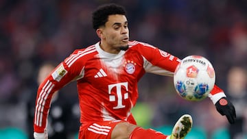 Soccer Football - Bundesliga - Bayern Munich v VfL Wolfsburg - Allianz Arena, Munich, Germany - January 11, 2026 Bayern Munich's Luis Diaz in action REUTERS/Michaela Stache DFL REGULATIONS PROHIBIT ANY USE OF PHOTOGRAPHS AS IMAGE SEQUENCES AND/OR QUASI-VIDEO.