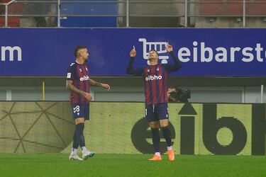 Sergio León hizo bueno el dicho 'llegar y besar el santo'. El delantero se estrenó con el Eibar de la mejor manera. Gol para dar los tres puntos a su equipo. Además disparó un balón al palo, en los 15 minutos que tuvo sobre el campo.