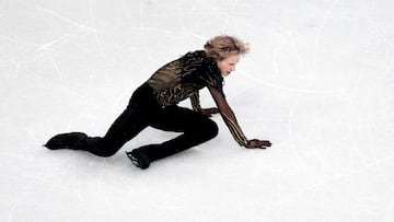 Milano Cortina 2026 Olympics - Figure Skating - Men Single Skating - Free Skating - Milano Ice Skating Arena, Milan, Italy - February 13, 2026. Ilia Malinin of United States falls during the Free Skating REUTERS/Claudia Greco