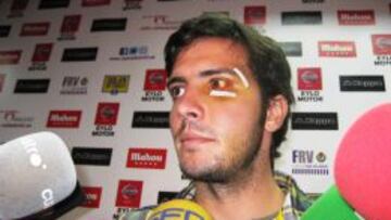 Marc Valiente tras su operación de fractura de pómulo.