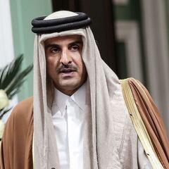 ¿Cuál es el régimen político de Qatar y qué funciones tiene el emir qatarí?