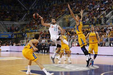 Sergio Llull y Marcus Eriksson.