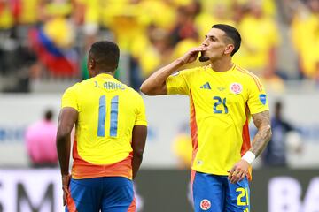 Daniel Muñoz celebra luego de anotar el primer gol de Colombia en la Copa América.