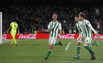 La gran temporada del Real Betis y, en especial, la gran temporada de Fabián ha despertado el interés de los grandes clubes. Real Madrid y Fútbol Club Barcelona llevan tiempo observando al canterano del club andaluz.