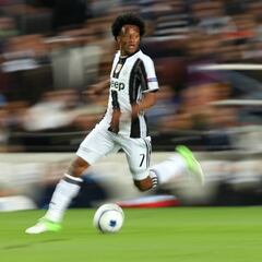 Allegri quiere a Douglas Costa, ¿Competencia para Cuadrado?