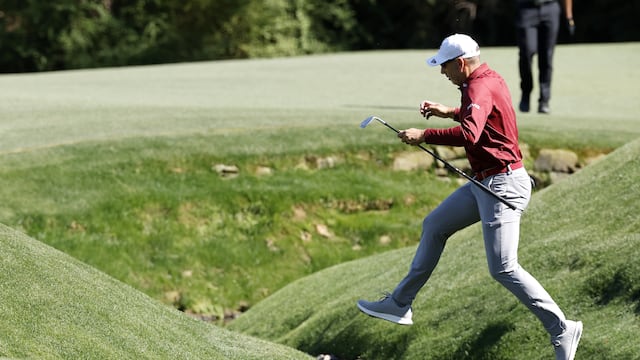 Augusta (United States), 09/04/2026.- Sergio Garcia of Spain jumps over Rae's Creek on hole 13 in Round 1 of the 2026 Masters tournament in August, Georgia, USA, 09 April 2026. (España) EFE/EPA/ERIK S. LESSER