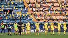 VILLAREAL, SPAIN - MAY 16: Villarreal CF players applaud the fans following the La Liga Santander match between Villarreal CF and Sevilla FC at Estadio de la Ceramica on May 16, 2021 in Villareal, Spain. Villarreal will host 5,000 fans in the stadium for 