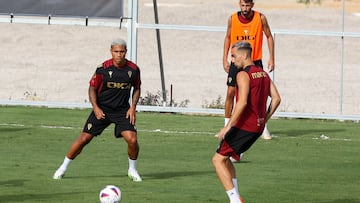 11/08/23 CADIZ CF ENTRENAMIENTO SEMANAL MACHIS Y ESCALANTE