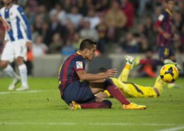 Barcelona-Espanyol. 1-0. Alexis marca el primer tanto.