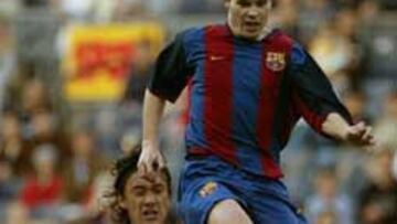 <b>TITULAR. </B>Iniesta fue el relevo de Ronaldinho en el partido amistoso frente a China.