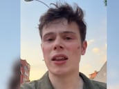 Un escocés alucina al ver que en España es normal llevar la foto de carnet de tu pareja en el móvil: “¿Es raro o soy yo?”