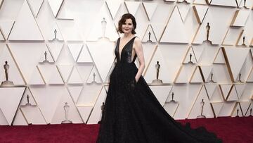 La actriz Geena Davis con un vestido negro de brillantes de la firma Romona Kevea. 