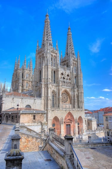 La impresionante catedral declarada Patrimonio Mundial de forma individual ofrece un paseo único por el gótico en España. Recibe de media más de 440.000 visitantes anuales. 