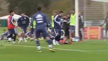 Por algo lo llaman "Pulga picante": el póker de Messi en el entrenamiento