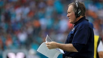 MIAMI GARDENS, FL - JANUARY 01: Head coach Bill Belichick of the New England Patriots looks on during a game against the Miami Dolphins at Hard Rock Stadium on January 1, 2017 in Miami Gardens, Florida. Mike Ehrmann/Getty Images/AFP
== FOR NEWSPAPERS, INTERNET, TELCOS & TELEVISION USE ONLY ==