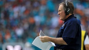 MIAMI GARDENS, FL - JANUARY 01: Head coach Bill Belichick of the New England Patriots looks on during a game against the Miami Dolphins at Hard Rock Stadium on January 1, 2017 in Miami Gardens, Florida.   Mike Ehrmann/Getty Images/AFP
 == FOR NEWSPAPERS, INTERNET, TELCOS &amp; TELEVISION USE ONLY ==