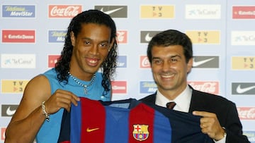 Ronaldinho y Laporta, el día mde la presentación del brasileño con el Barça.