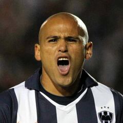 Humberto Suazo, el 'killer' de Rayados en finales