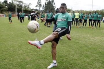 La hinchada de Nacional preparó un Banderazo para apoyar a su equipo 