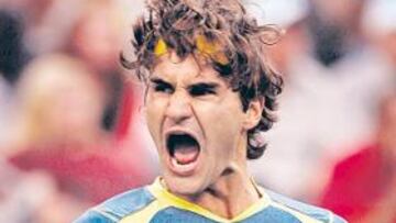 <b>LA PENULTIMA HAZAÑA. </b>Federer exulta tras abatir a Agassi en la grandísima final del US Open 2005.