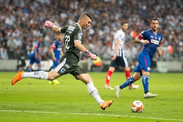 Con Monterrey nunca logró hacerse con la titularidad e incluso llegó a ser la tercera opción, ahora busca ser el referente del Cerro Porteño.