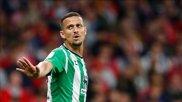 Luiz Felipe jugando un partido con el Betis.