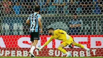 Diego Costa marcó el tercer gol de Grêmio contra Flamengo.