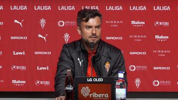 28-02-25. RUBÉN ALBÉS, EN LA RUEDA DE PRENSA EN MAREO PREVIA AL PARTIDO EN ZARAGOZA.