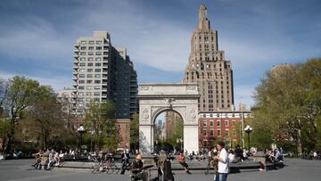 02 May 2020, US, New York City: People flock at the Washington Square Park on a sunny day amid the coronavirus (COVID-19) pandemic. Photo: Braulio Jatar/SOPA Images via ZUMA Wire/dpa
 
 
 02/05/2020 ONLY FOR USE IN SPAIN