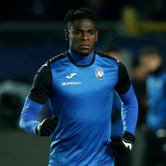 Duván Zapata sigue en España y espera indicaciones de Atalanta