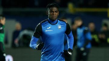 Duv&aacute;n Zapata durante el calentamiento antes de un partido de Atalanta.