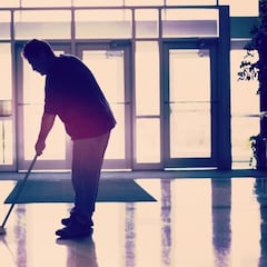 Malas noticias para las comunidades de vecinos: el Supremo aclara qué propietarios pagan las deudas con los conserjes subcontratados