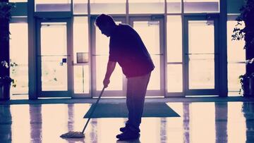 Malas noticias para las comunidades de vecinos: el Supremo aclara qué propietarios pagan las deudas con los conserjes subcontratados