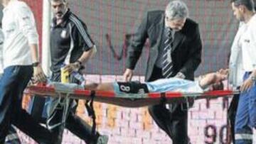 <b>ROTURA DE LIGAMENTOS. </b>Maxi Rodríguez se lesionó en el encuentro España-Argentina.