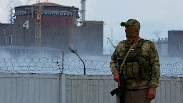 FILE PHOTO: A serviceman with a Russian flag on his uniform stands guard near the Zaporizhzhia Nuclear Power Plant in the course of Ukraine-Russia conflict outside the Russian-controlled city of Enerhodar in the Zaporizhzhia region, Ukraine August 4, 2022. REUTERS/Alexander Ermochenko/File Photo