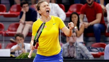 Simona Halep celebra su victoria ante Caroline Garcia durante las semifinales de Copa Federación entre Francia y Rumanía.
