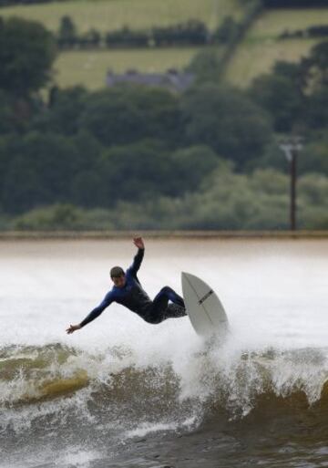 El parque de surf, que costó 22.8 millones $, abrió sus puertas el 1 de agosto y es el primer lago artificial para practicar surf del mundo. Un mecanismo de generación de onda bidireccional es el encargado de formar las series perfectas. Con 300 metros de largo y 110 metros de ancho hará las delicias de los aficionados a este deporte. 