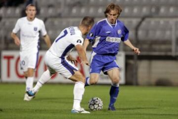 Estuvo cedido en el H. Š. K. Zrinjski Mostar, equipo de Bosnia-Herzegovina con el que disputó su primer partido como futbolista profesional, el 3 de agosto de 2003 contra el Borac Banja Luka. Sólo estuvo una temporada, y fue elegido mejor jugador de la Liga Bosnia. Después recalaría en el Inter Zaprešić, y en 2005 volvería al Dinamo de Zagreb con el que ganaría tres Ligas, dos Copas de Croacia, y una Supercopa en 2006.