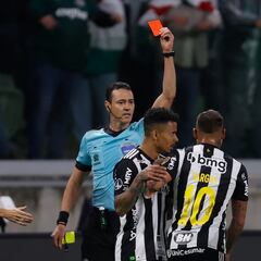 El error infantil de Vargas en la dura eliminación del Mineiro