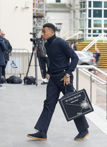 Mbappé lllegando al hotel en Manchester. 