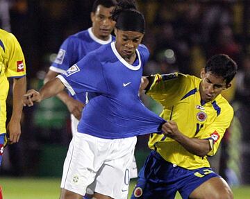 Ringo Amaya vs Ronaldinho en el Colombia - Brasil de las Eliminatorias Sudamericanas