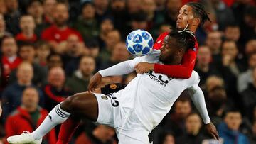 Soccer Football - Champions League - Group Stage - Group H - Manchester United v Valencia - Old Trafford, Manchester, Britain - October 2, 2018 Manchester United's Chris Smalling in action with Valencia's Michy Batshuayi REUTERS/Phil