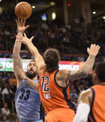 Marc Gasol y Steven Adams.