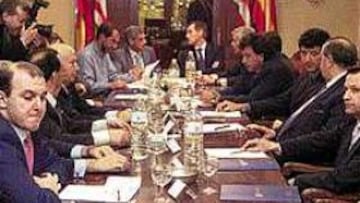 <B>OTRO RUMBO</B>. El Consejo de Administración dio ayer un primer paso en su nuevo proyecto de futuro para la entidad.